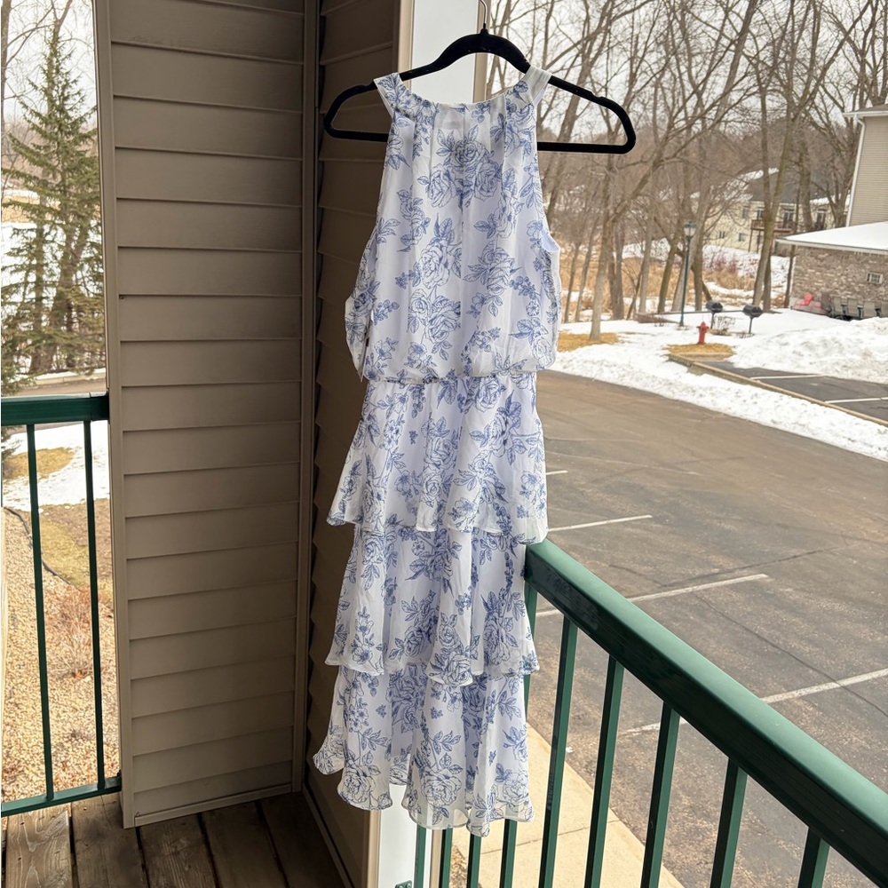 🆕✨Signature byRobbieBee Blue Floral Tiered Midi Dress Size 6 White Chinoiserie - Picture 5 of 15